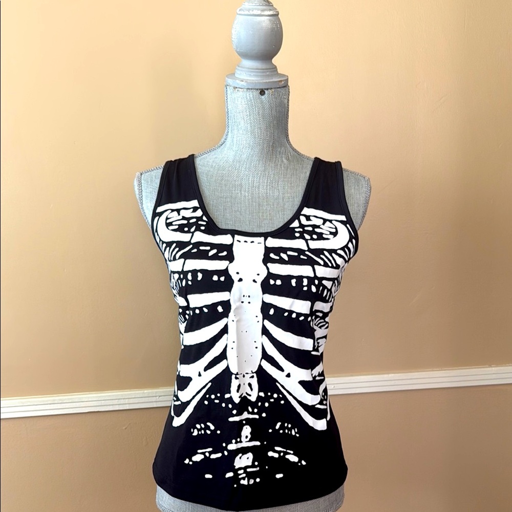 SHEIN 🖤BLACK AND WHITE🤍 SKELETON GRAPHIC TANK TOP SIZE MEDIUM 🌟NWT🌟